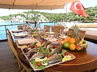 Tipo de cocina en un yate de crucero Turquia